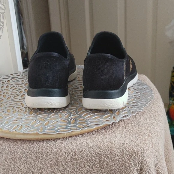 Skechers Womsn Black Athletic Shoes - Picture 6 of 8